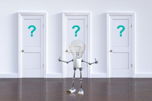 Ondernemer die nadenkt over een strategische keuze aan een bureau
